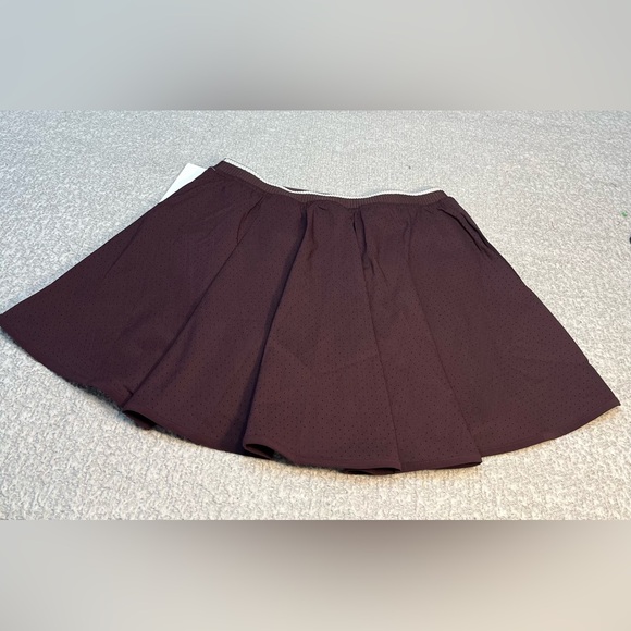 Lululemon Athletica Perforated Narrow
Waistband Tennis Skirt - Picture 8 of 16